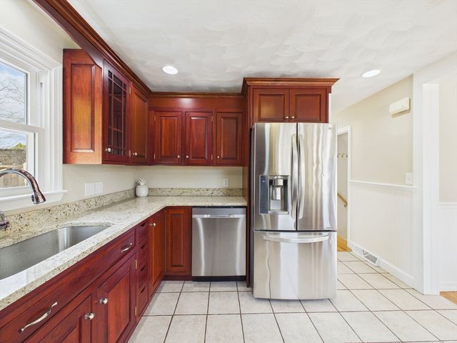 786 Wildwood Rd, New Bedford, MA 02745