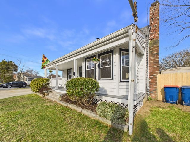 786 Wildwood Rd, New Bedford, MA 02745