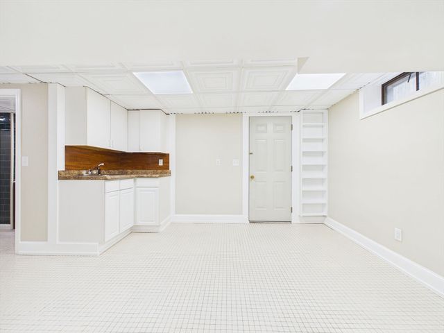786 Wildwood Rd, New Bedford, MA 02745
