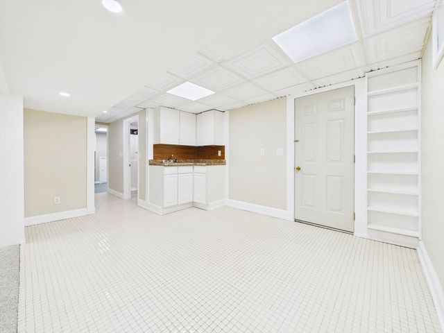 786 Wildwood Rd, New Bedford, MA 02745
