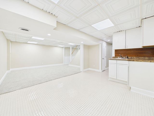 786 Wildwood Rd, New Bedford, MA 02745