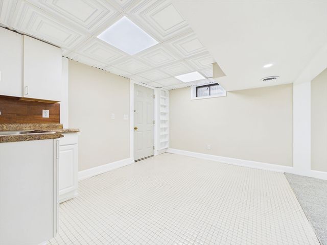 786 Wildwood Rd, New Bedford, MA 02745