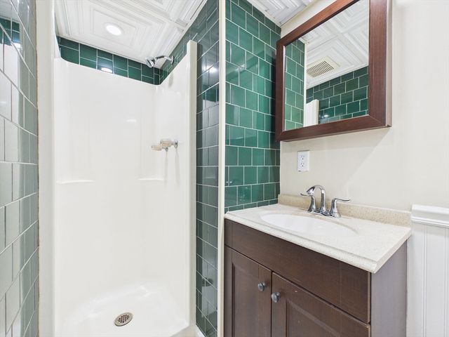 786 Wildwood Rd, New Bedford, MA 02745