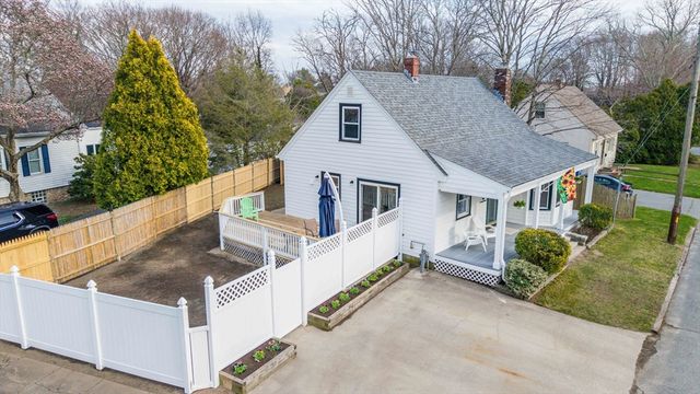 786 Wildwood Rd, New Bedford, MA 02745