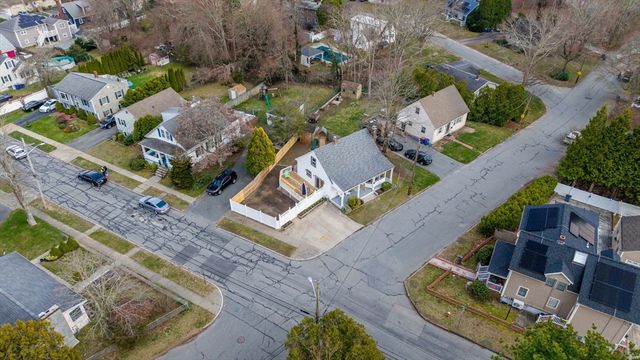 786 Wildwood Rd, New Bedford, MA 02745