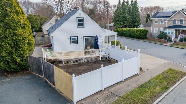 786 Wildwood Rd, New Bedford, MA 02745