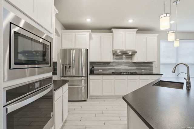 8514 Glass Gem Dr, San Antonio, TX 78249