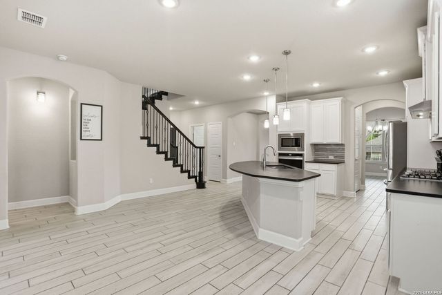 8514 Glass Gem Dr, San Antonio, TX 78249