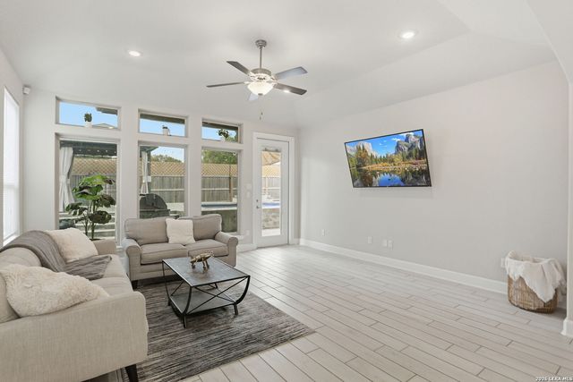 8514 Glass Gem Dr, San Antonio, TX 78249