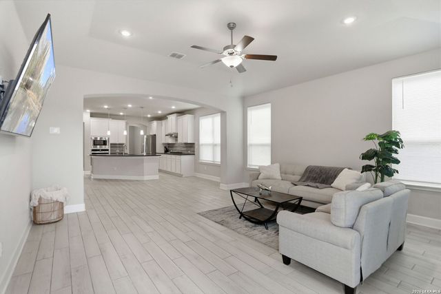 8514 Glass Gem Dr, San Antonio, TX 78249