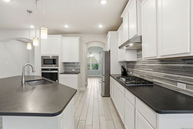 8514 Glass Gem Dr, San Antonio, TX 78249