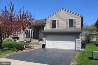 136 WYNEBERRY DR, Ephrata, PA 17522
