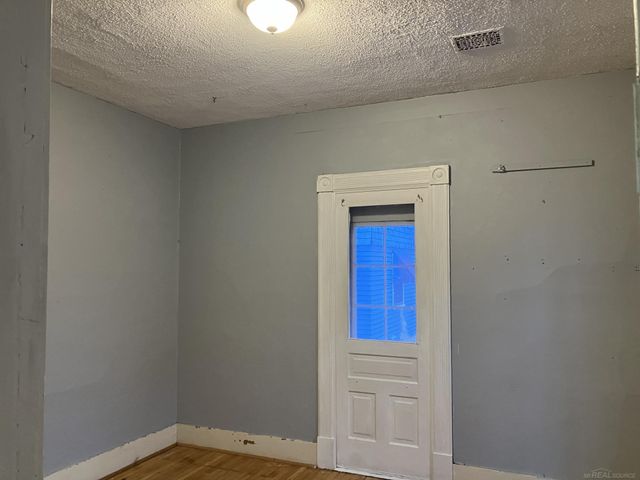 717 W Kalamazoo Avenue, Kalamazoo, MI 49007