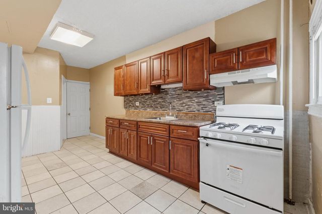 425 W WELLENS AVE, Philadelphia, PA 19120