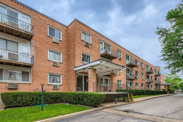 8541 Lotus Avenue 914, Skokie, IL 60077