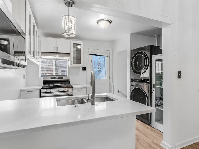 608 WOODRUFF Avenue, Joliet, IL 60436