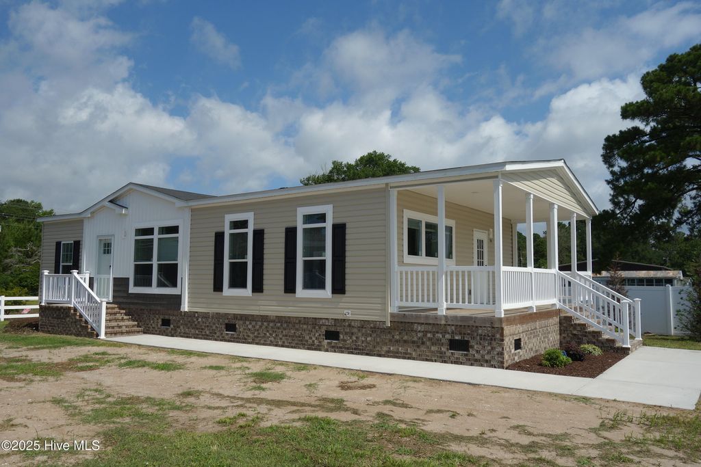 884 Yaupon Drive SW, Calabash, NC 28467