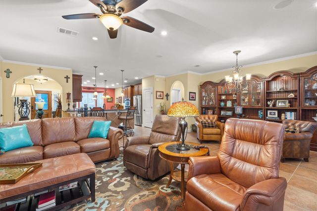 204 Goose Island DR, Georgetown, TX 78633