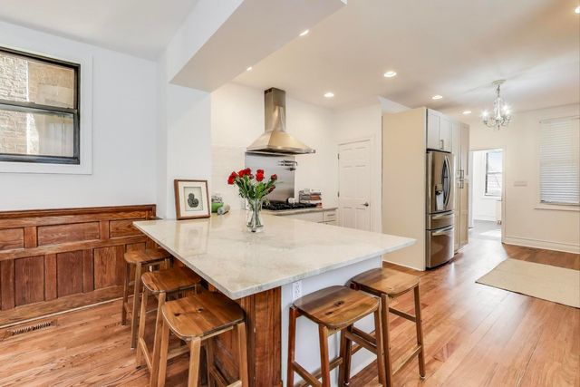 4553 S Ellis Avenue, Chicago, IL 60653