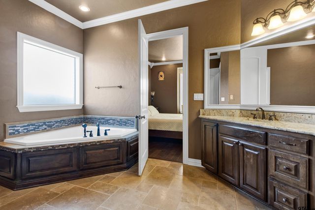 145 Abby Gail Dr, Longview, TX 75605