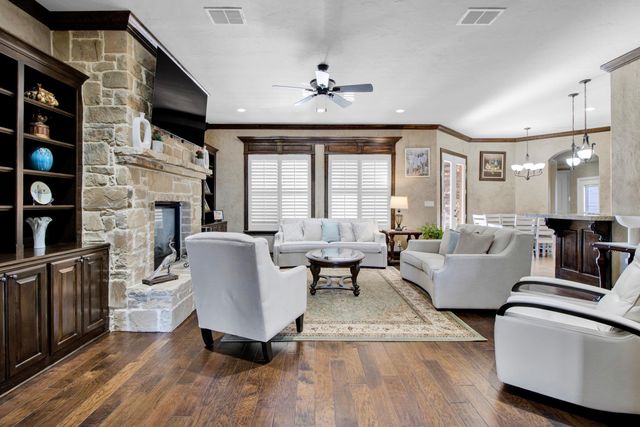 145 Abby Gail Dr, Longview, TX 75605