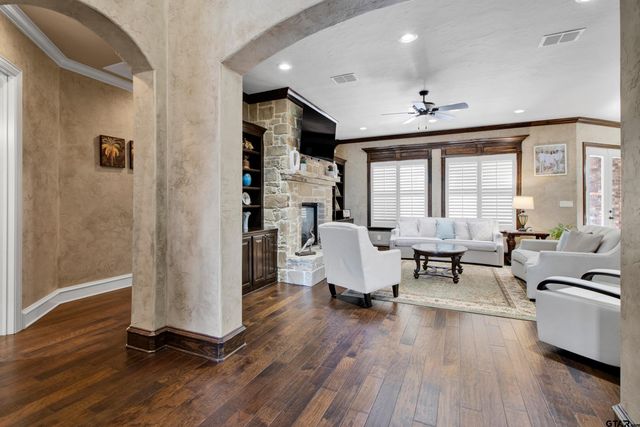 145 Abby Gail Dr, Longview, TX 75605