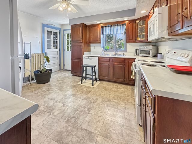 6 John Avenue, Waterford, CT 06375