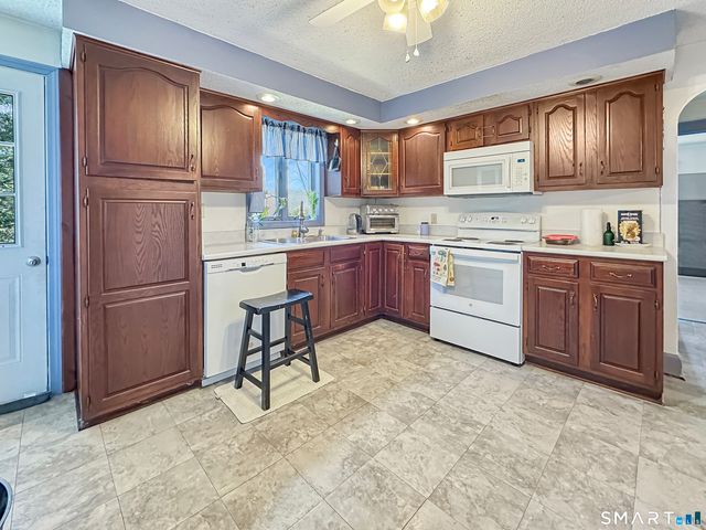 6 John Avenue, Waterford, CT 06375