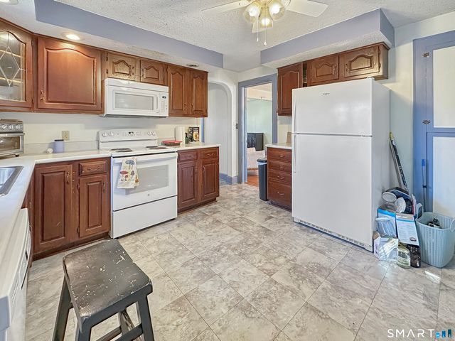 6 John Avenue, Waterford, CT 06375