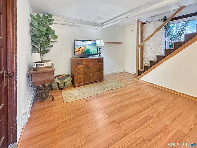 6 John Avenue, Waterford, CT 06375