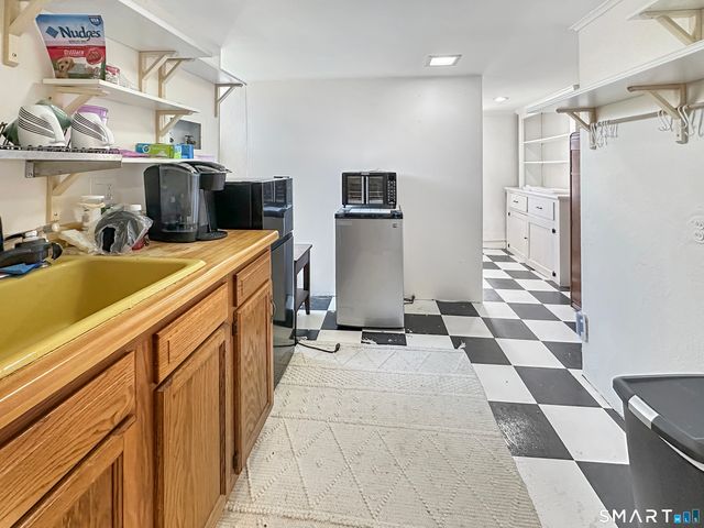 6 John Avenue, Waterford, CT 06375