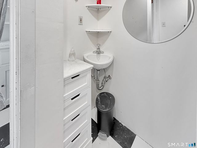 6 John Avenue, Waterford, CT 06375