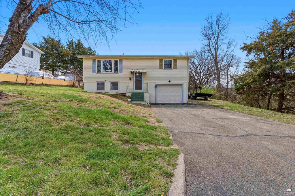 2009 W 17th Street, Junction City, KS 66441