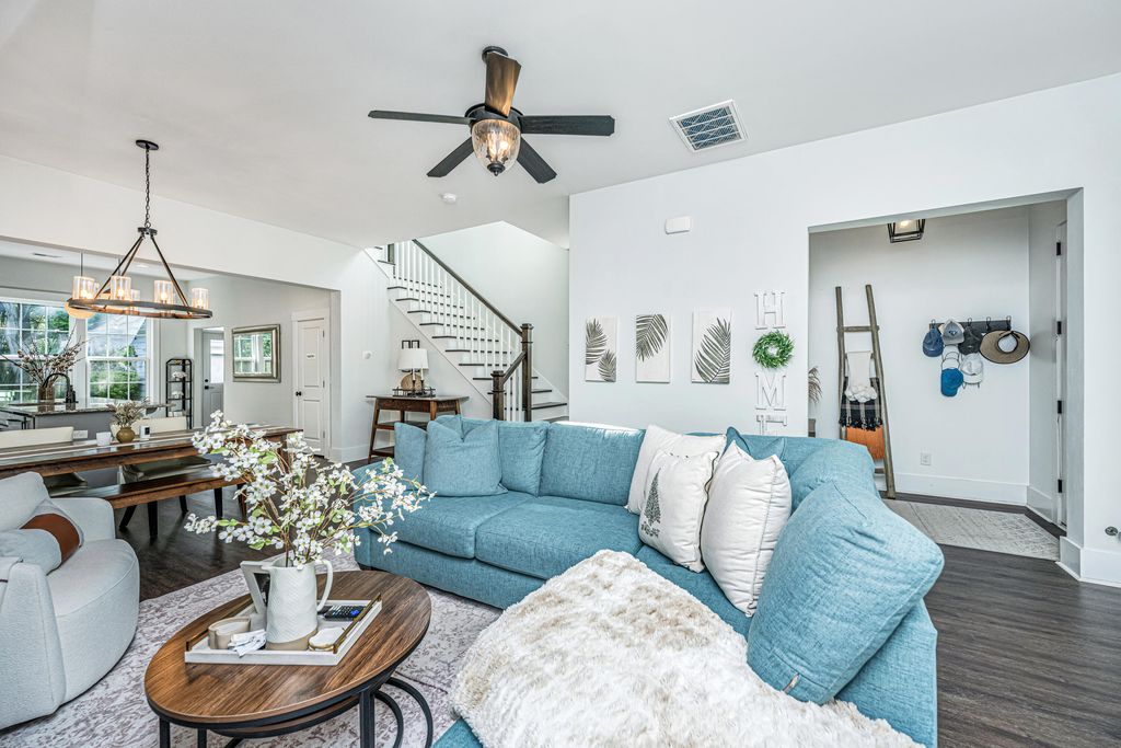 Image 14 of property listing at 2008 Fleming Woods Road, Charleston, SC 29412