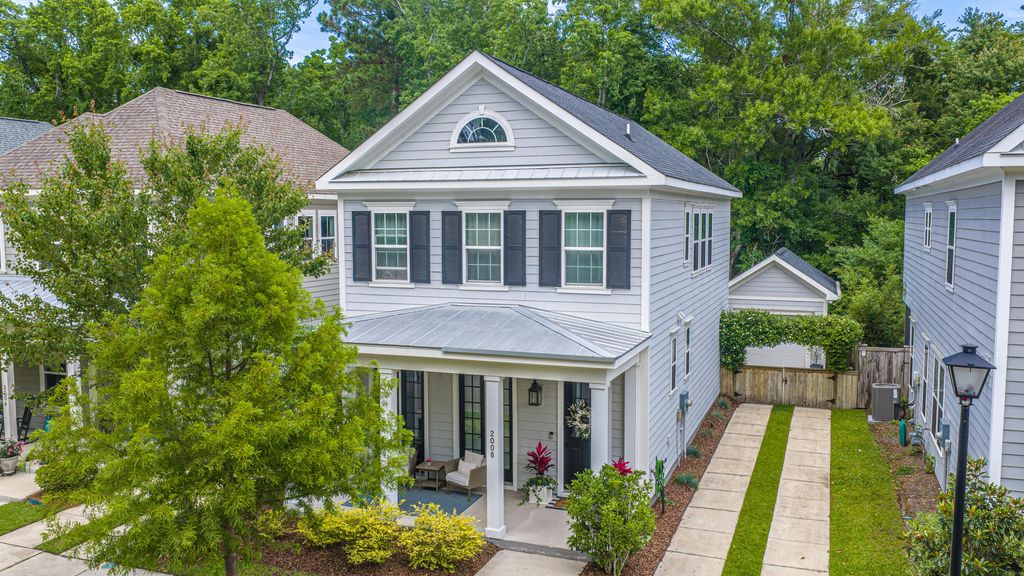 Image 2 of property listing at 2008 Fleming Woods Road, Charleston, SC 29412