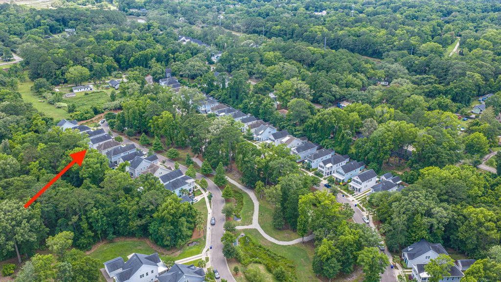 Image 6 of property listing at 2008 Fleming Woods Road, Charleston, SC 29412