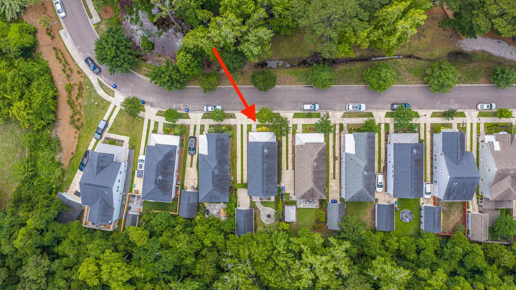 Image 7 of property listing at 2008 Fleming Woods Road, Charleston, SC 29412