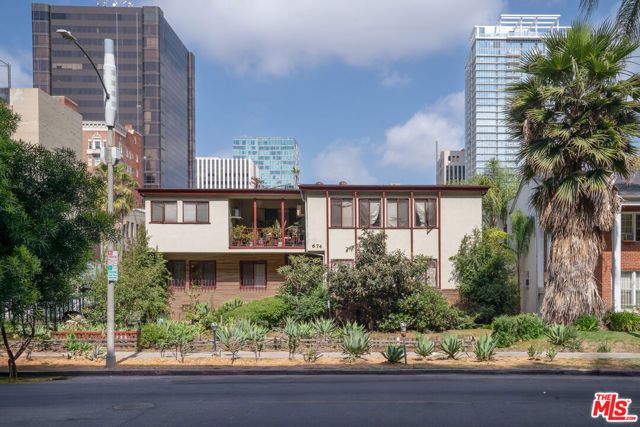 674 S Catalina Street, Los Angeles, CA 90005