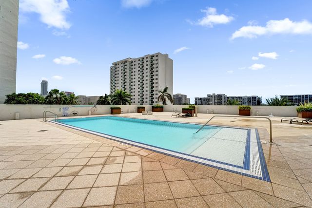 2751 S Ocean Drive 302s, Hollywood, FL 33019