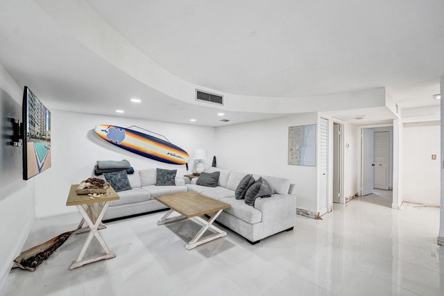 2751 S Ocean Drive 302s, Hollywood, FL 33019