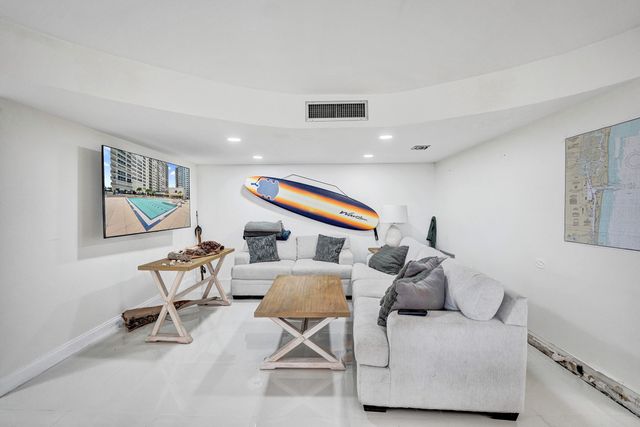 2751 S Ocean Drive 302s, Hollywood, FL 33019