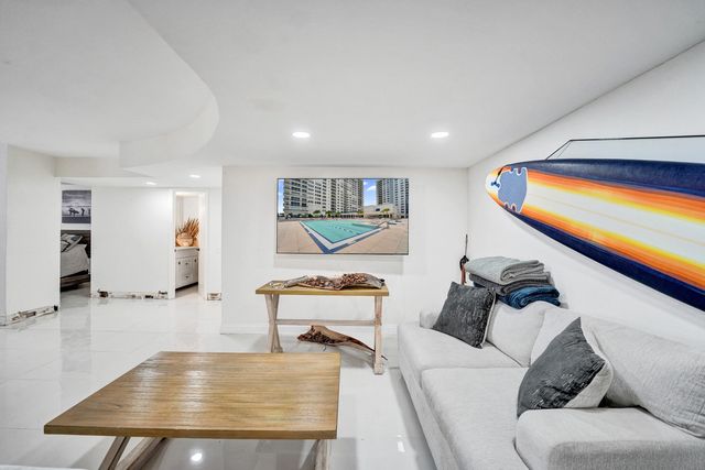 2751 S Ocean Drive 302s, Hollywood, FL 33019