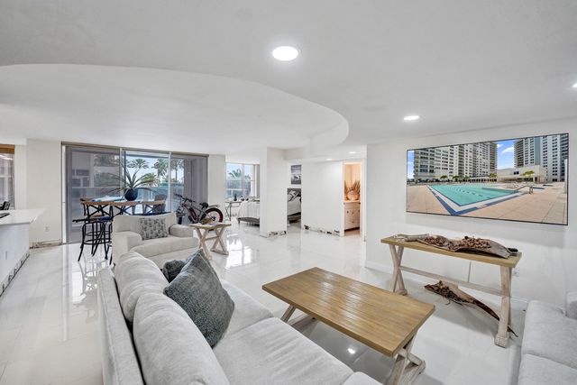 2751 S Ocean Drive 302s, Hollywood, FL 33019