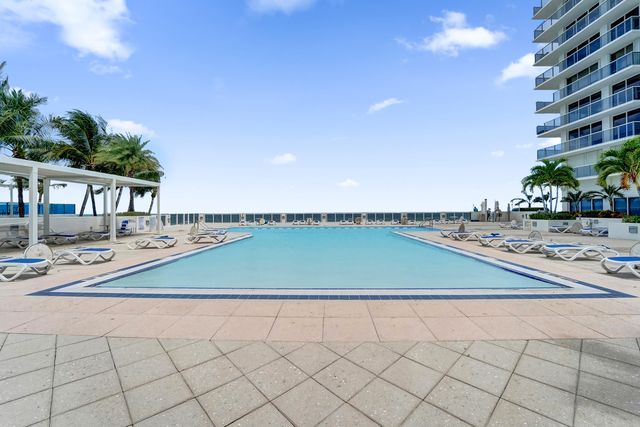 2751 S Ocean Drive 302s, Hollywood, FL 33019