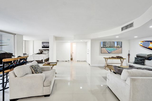 2751 S Ocean Drive 302s, Hollywood, FL 33019