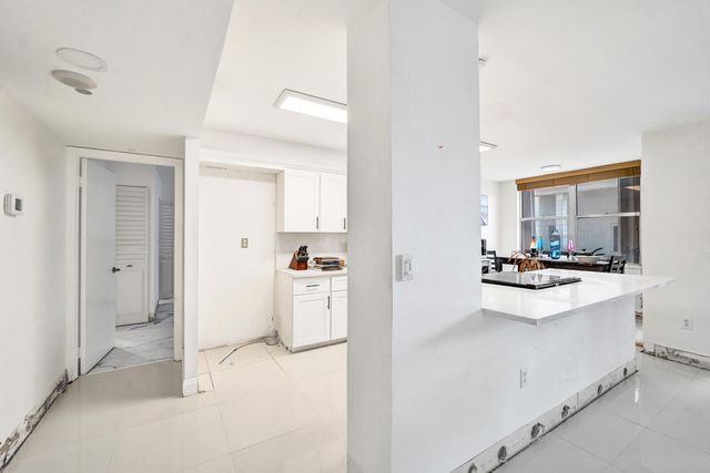 2751 S Ocean Drive 302s, Hollywood, FL 33019