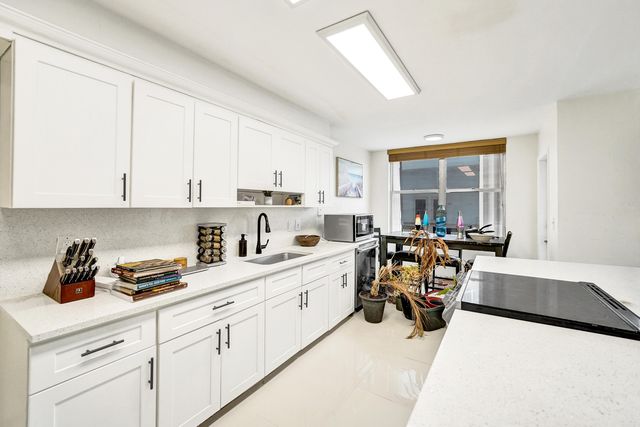 2751 S Ocean Drive 302s, Hollywood, FL 33019
