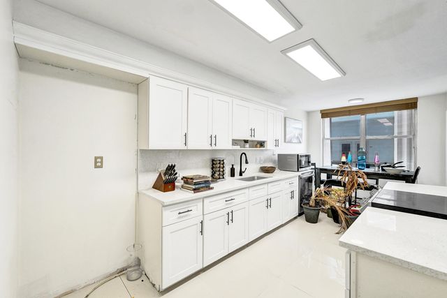 2751 S Ocean Drive 302s, Hollywood, FL 33019