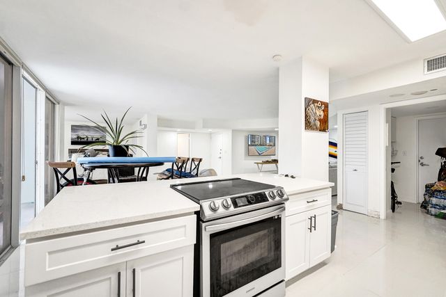 2751 S Ocean Drive 302s, Hollywood, FL 33019