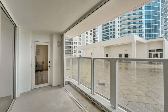 2751 S Ocean Drive 302s, Hollywood, FL 33019